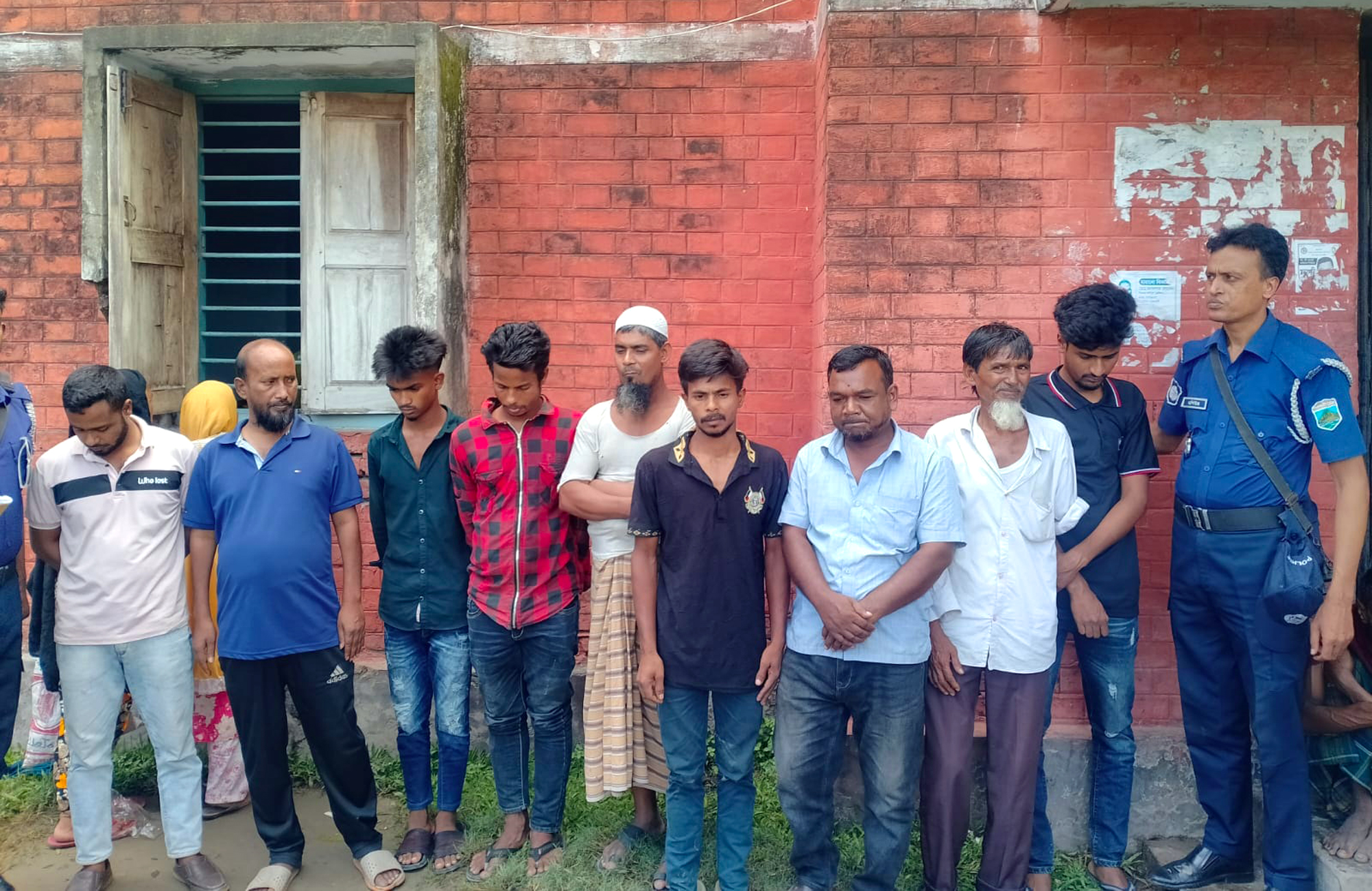 পাবনা মানসিক হাসপাতালে ৯ দালাল আটক, ভ্রাম্যমান আদালতে কারাদণ্ড